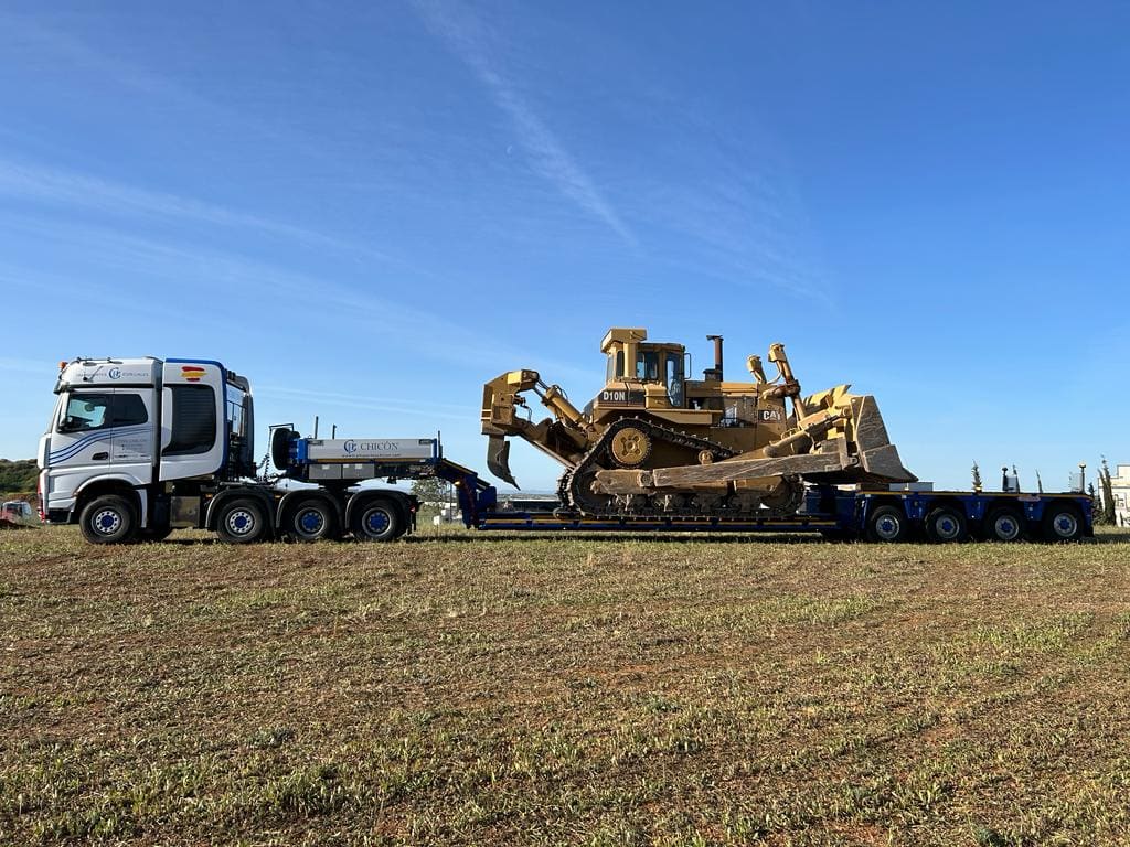 TRANSPORTES ESPECIALES CHICON SERVICIO DE TRANSPORTE CON GÓNDOLA O PLATAFORMA BULLDOZER D10 D9 D8 D7