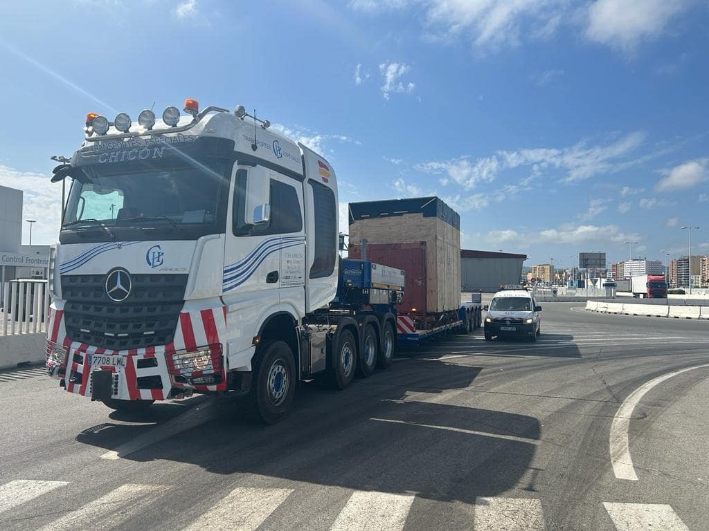 TRANSPORTE ESPECIAL EN CONTENEDOR FR CON CAJON 3,70 ALTOTNTRANSPORTES ESPECIALES CHICON