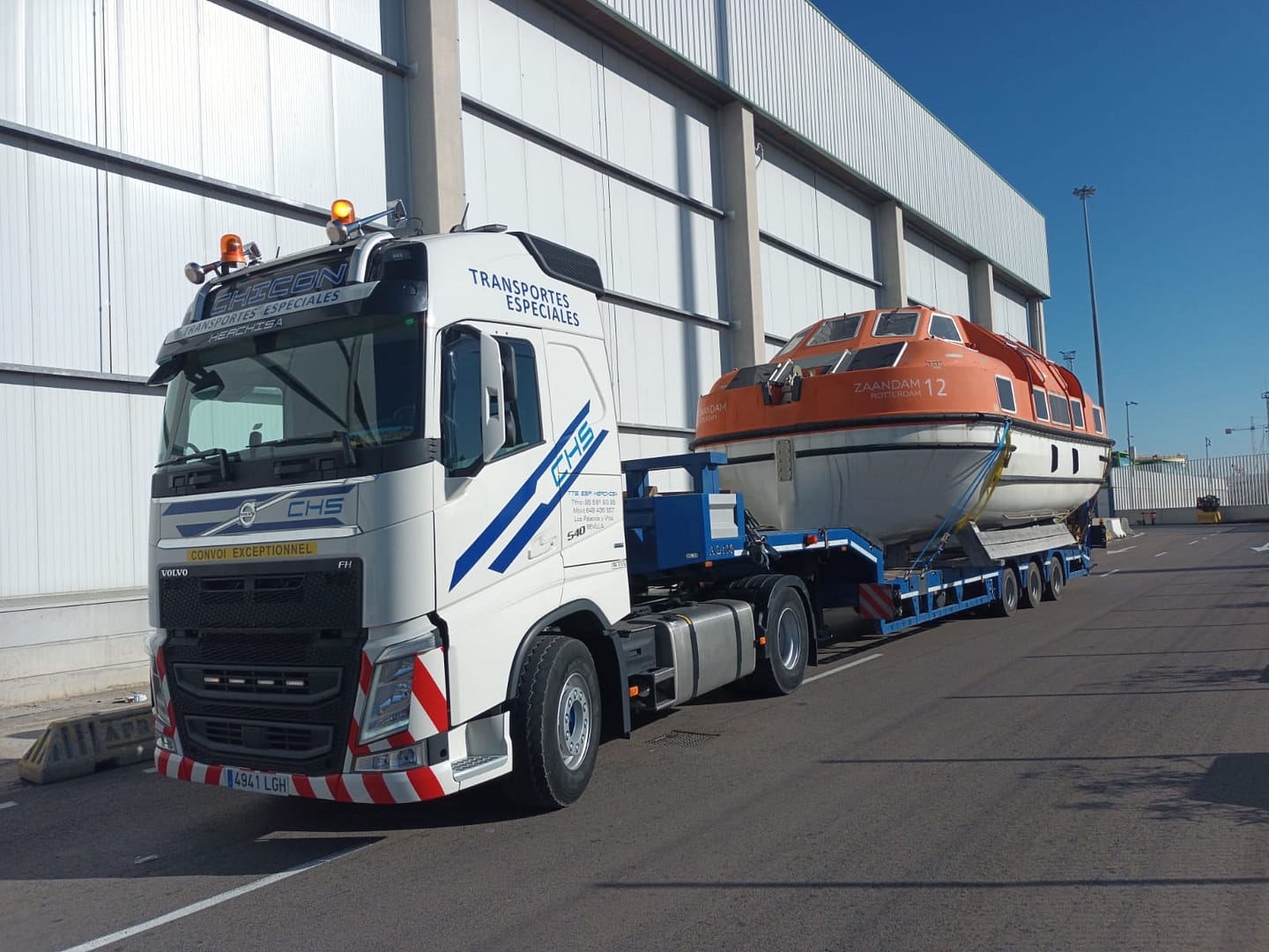 TRANSPORTE DE BARCOS SALVAVIDAS