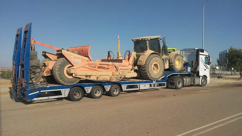 TRANSPORTE DE TRACTOR CON TRAILLA