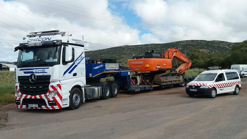 TRANSPORTE ESPECIAL DE EXCAVADORA