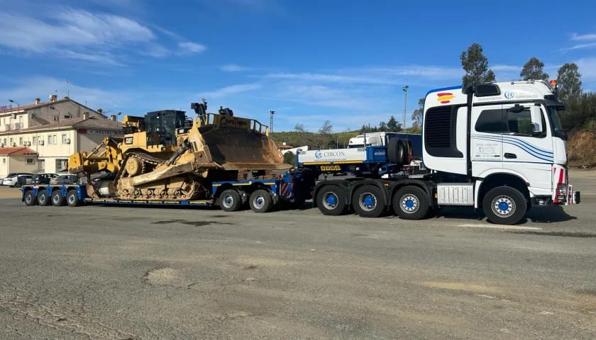 TRANSPORTE BULLDOZER CATERPILLAR D10 - Transportes Chicón TRANSPORTE BULLDOZER CATERPILLAR D10 - Transportes Chicón