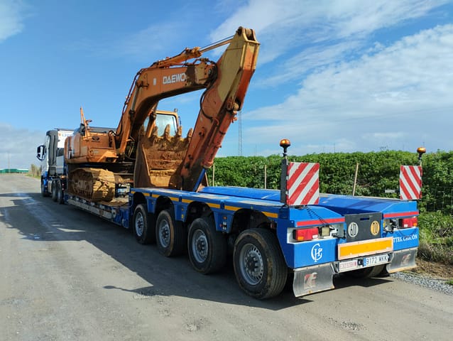 Transporte de maquinaria pesada de obra pública Transporte de maquinaria pesada para obra pública
