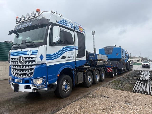 Carga de la máquina chatarrera Fuchs MHL 370 para transporte carga de máquina chatarrera Fuchs MHL 370 en góndola