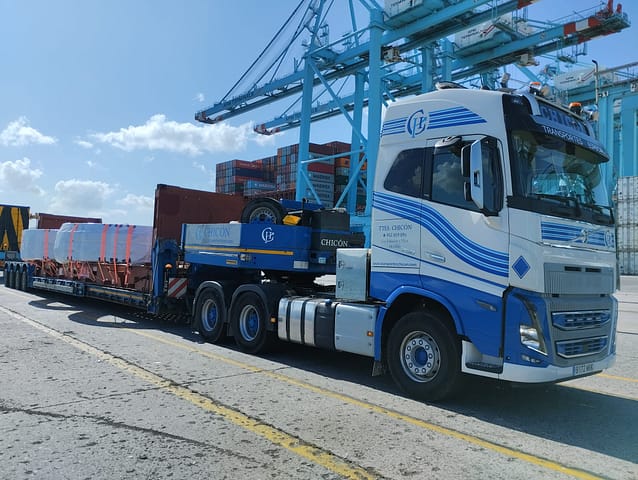 Transporte especial puerta a puerta en Sevilla Transporte especial puerta a puerta realizado por Transportes Especiales Chicón en Sevilla