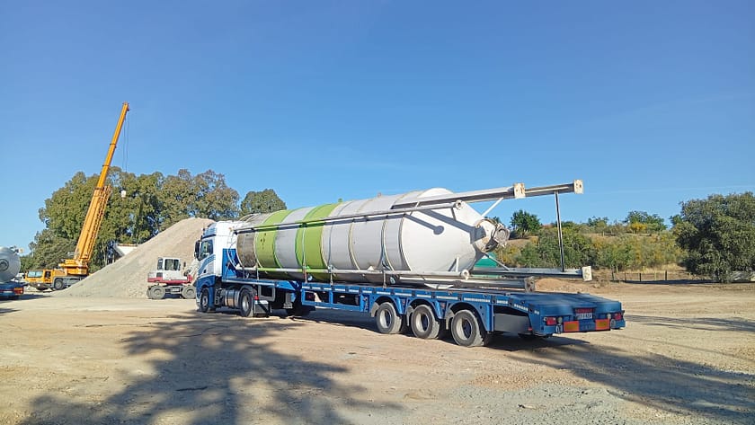 Empresa especializada en desmontajes industriales Operativa de desmontaje industrial realizada por Transportes Especiales Chicón